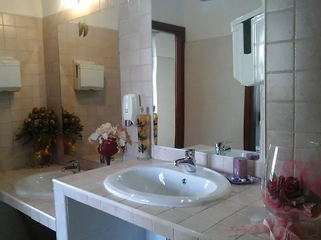 Locanda La Rosa Pauli Arbarei Hotel
